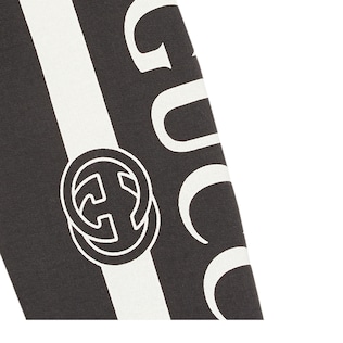 سويت شيرت مزوّدة بقلنسوة بطبعة شعار Gucci