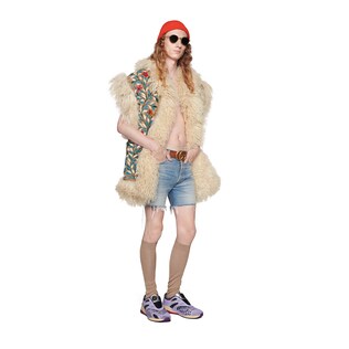 Gilet in montone con ricamo floreale