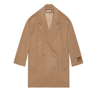 Cappotto cammello con etichetta ricamata