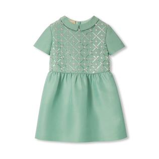 Kinderkleid aus Baumwolle und Seide mit Stickerei