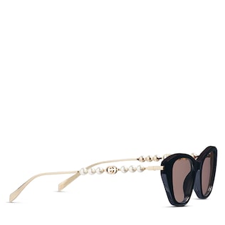 Cat eye frame sunglasses