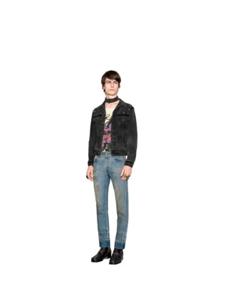 Giacca in denim con borchie e stampa mano con bouquet