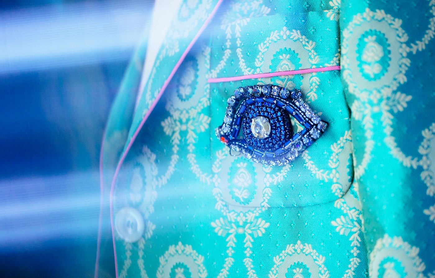<strong>Bizzare</strong> and <strong>beautiful motifs</strong> on spring's lineup.Pop & Surreal
