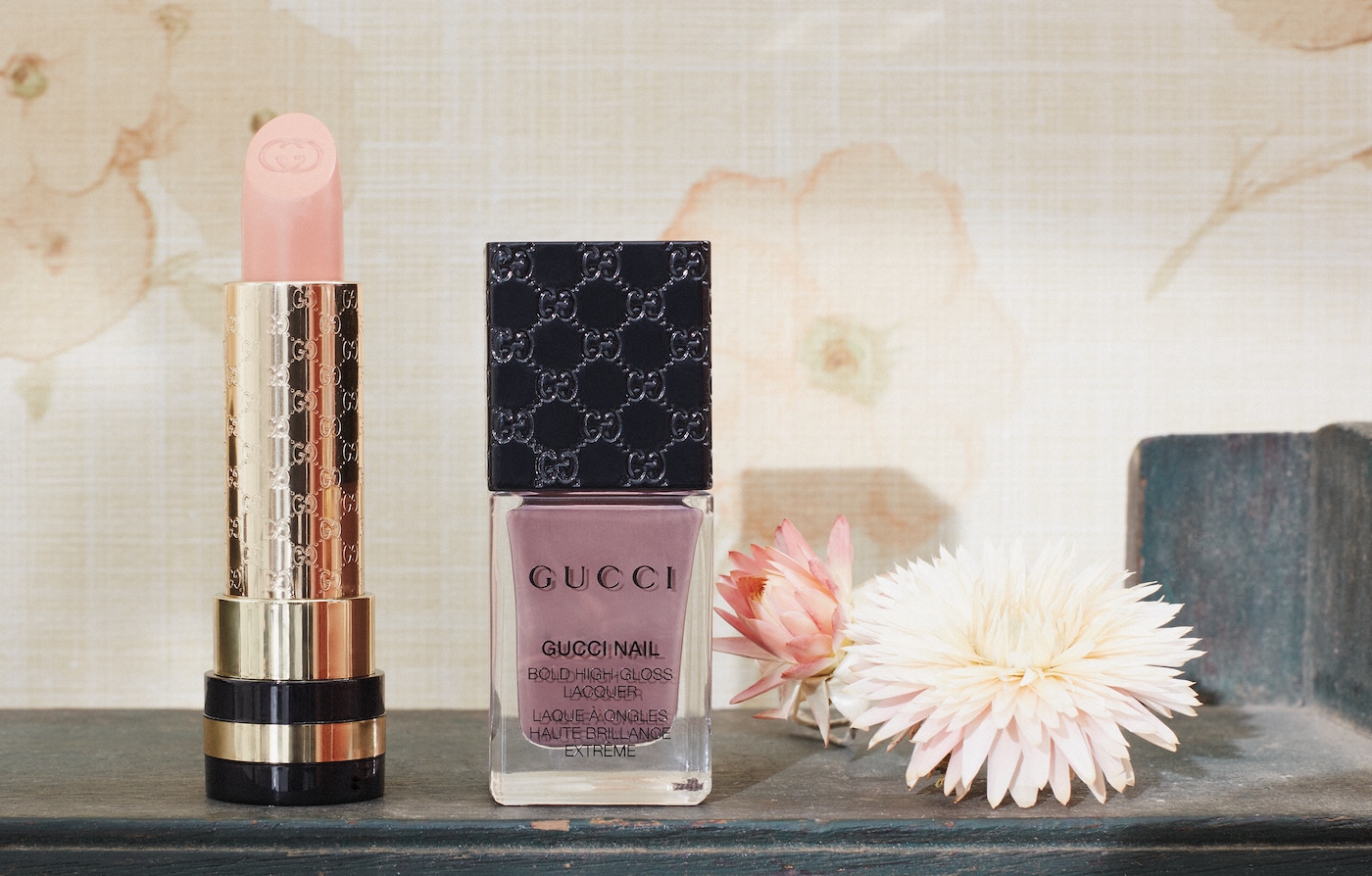 La nuova collezione makeup per la primavera. Colori in fiore