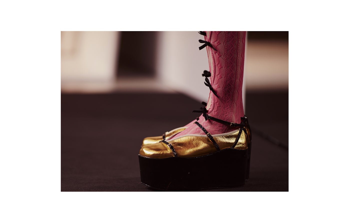 Slipper werden zu Keilabsatzschuhen, Sandalen verwandeln sich in Stiefel: Die neuen Designs von Alessandro Michele offenbaren zwei Looks in einem.Dual Spirit