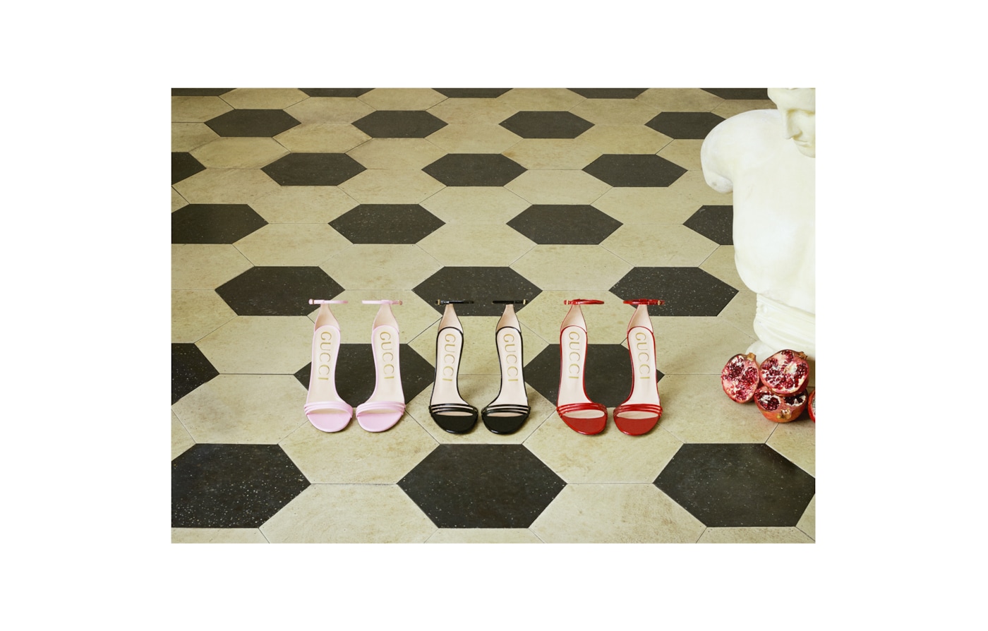 Slipper werden zu Keilabsatzschuhen, Sandalen verwandeln sich in Stiefel: Die neuen Designs von Alessandro Michele offenbaren zwei Looks in einem.Dual Spirit