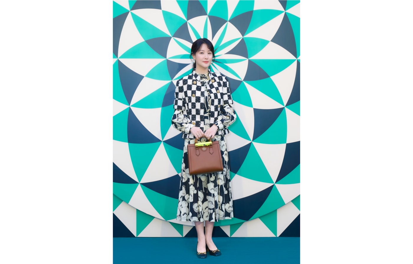 서울에서 열린 구찌 다이애나(Gucci Diana) 프리뷰에 구찌와 오랜 인연을 이어온 배우 이영애가 참석하여 자리를 빛냈습니다.이영애와 함께한 구찌 다이애나 프리뷰