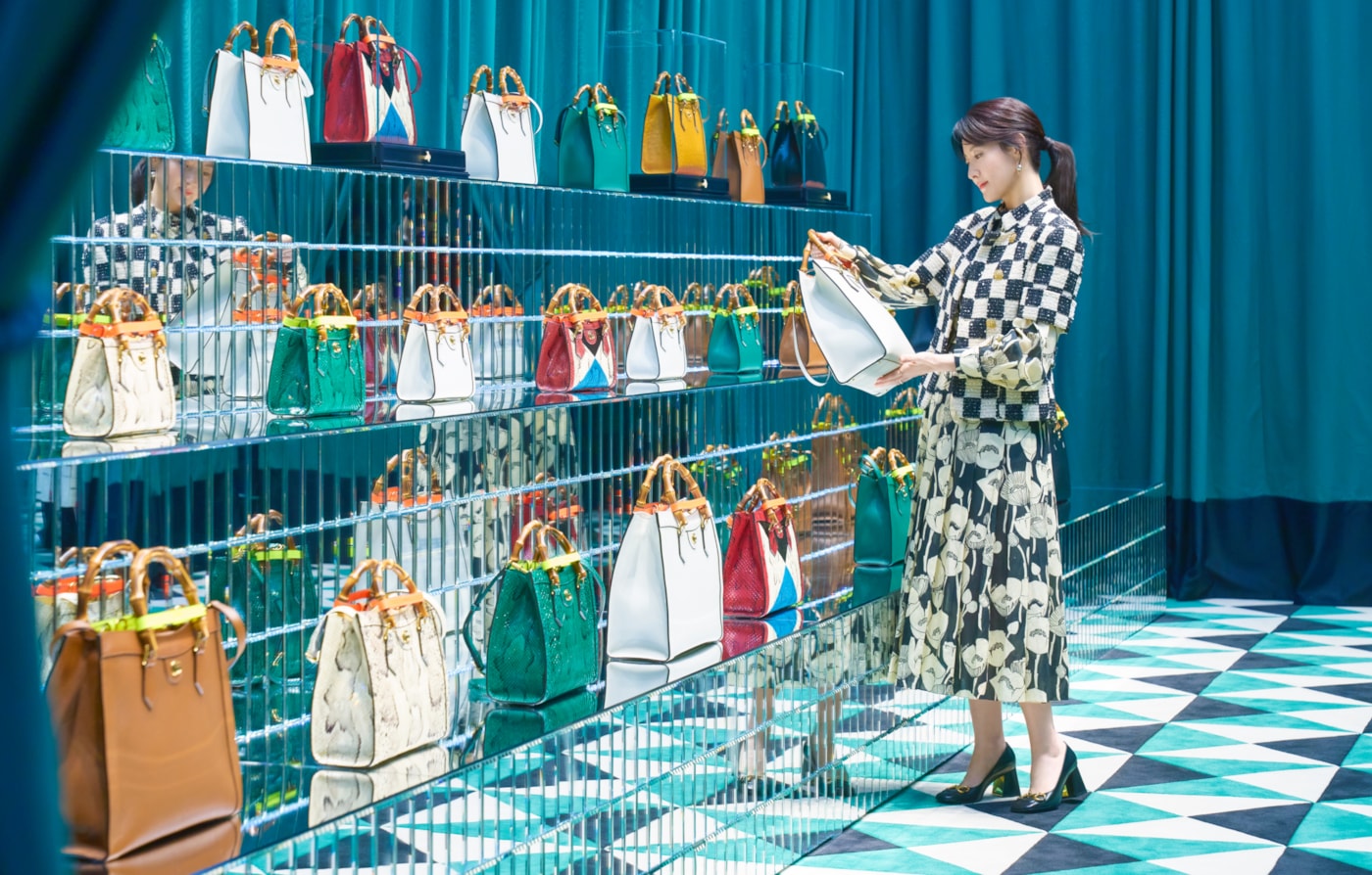 서울에서 열린 구찌 다이애나(Gucci Diana) 프리뷰에 구찌와 오랜 인연을 이어온 배우 이영애가 참석하여 자리를 빛냈습니다.이영애와 함께한 구찌 다이애나 프리뷰
