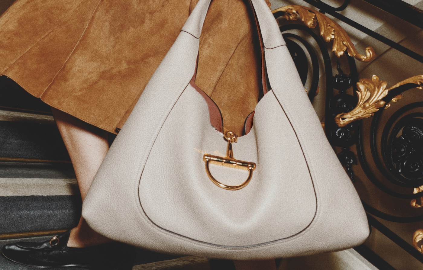 La nueva línea Gucci Softbit marca el ritmo en París con la modelo Maya Wigram.Momentos inolvidables en París