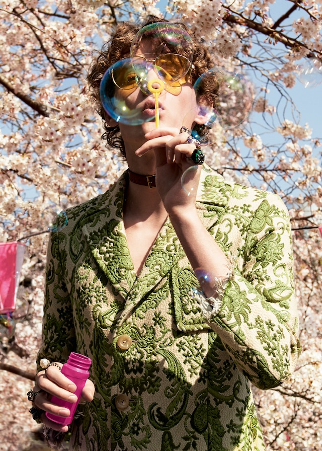 The Fall Winter 2016 campaign loses itself in the eccentric