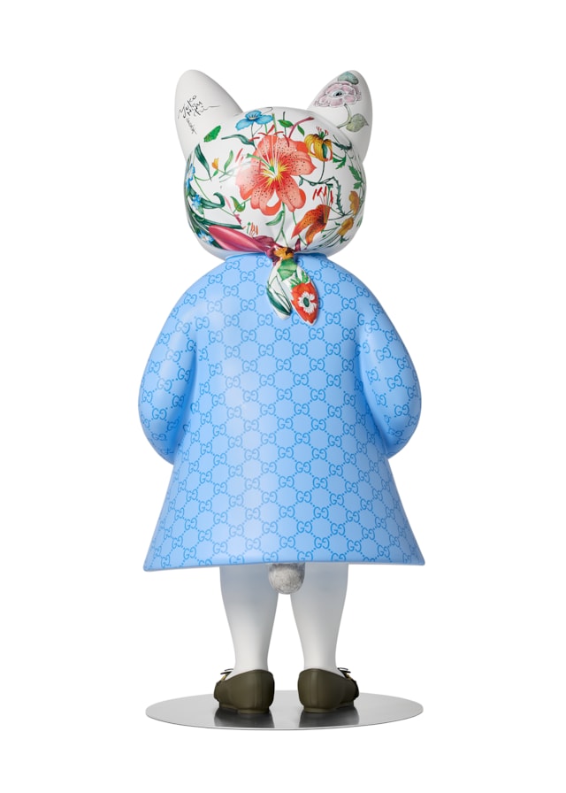 アーティスト、ヒグチユウコとともに、ハンドペイントされた唯一無二の