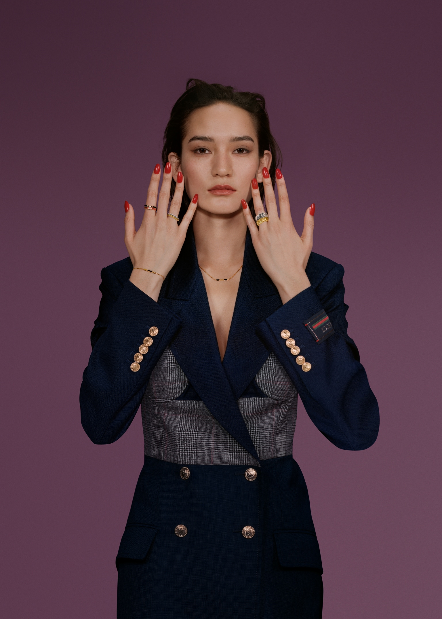 To present the Gucci Link to Love collection, bold portraits highlight