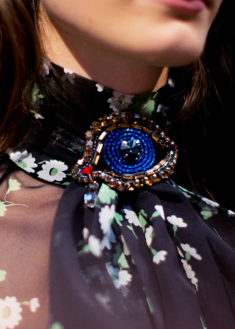 <strong>Bizzare</strong> and <strong>beautiful motifs</strong> on spring's lineup.Pop & Surreal