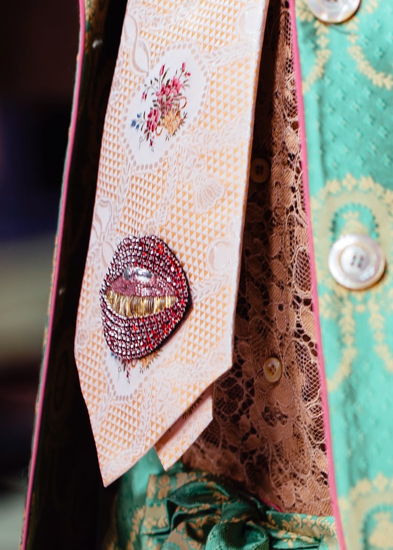 <strong>Bizzare</strong> and <strong>beautiful motifs</strong> on spring's lineup.Pop & Surreal