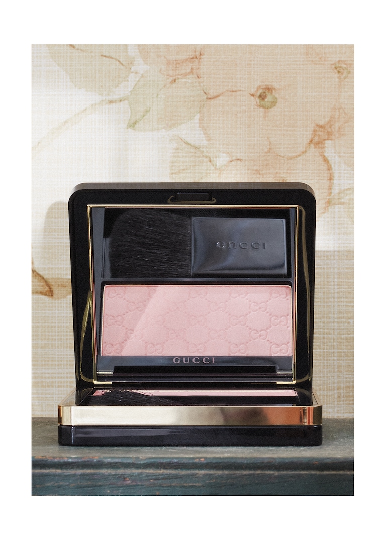 La nuova collezione makeup per la primavera. Colori in fiore