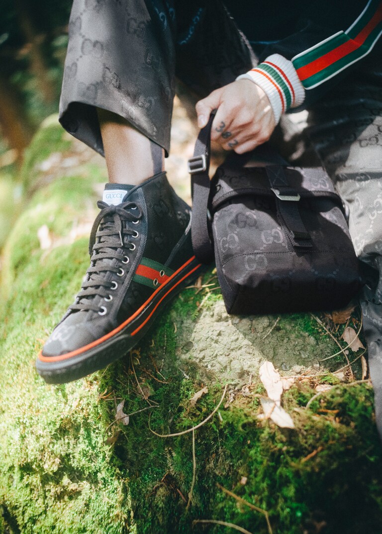 グッチの循環型生産のビジョンを象徴する製品、Gucci Off The Gridの『FIGARO』での撮影にMIYAVIが登場。MiyaviがまとうGucci Off The Grid