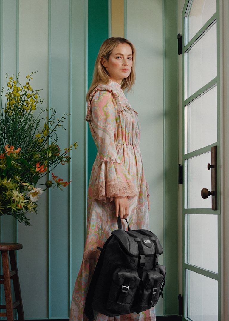 Valigie e altri accessori della collezione Gucci Off The Grid sono protagonisti di una serie di immagini e video.Accessori da viaggio sostenibili
