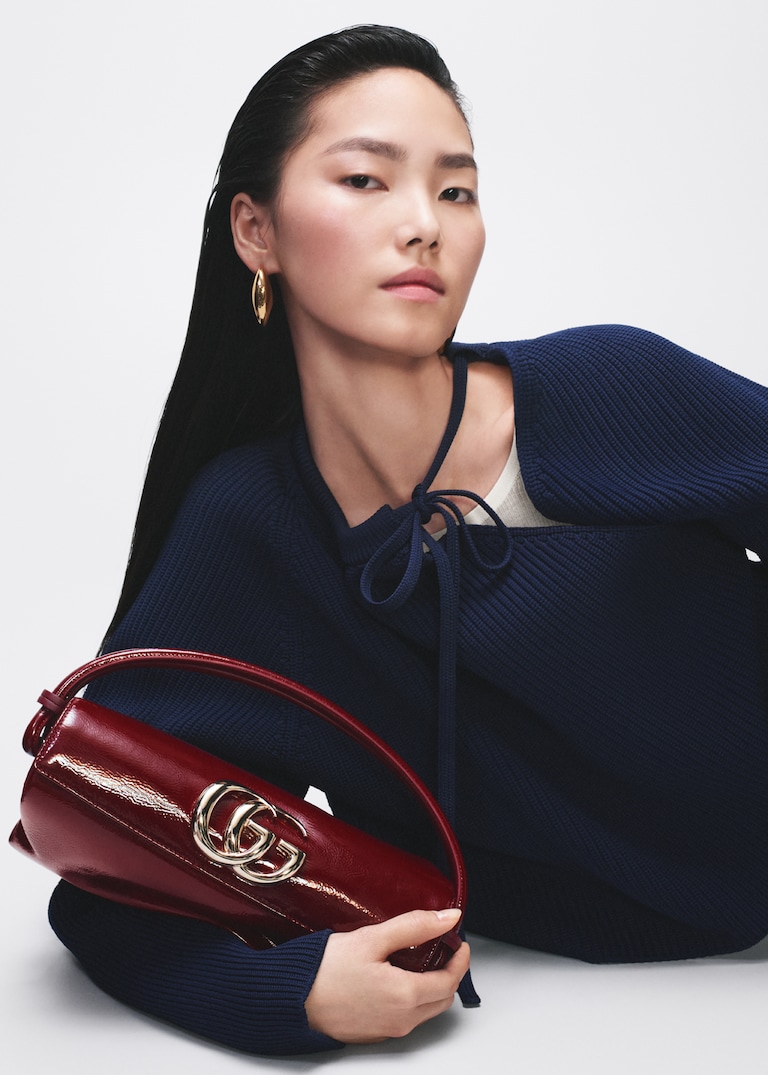 De Sarno presenta su primera colección y los nuevos rostros de la Firma en la campaña Gucci Ancora de Primavera Verano 2024.Gucci Ancora: <br>PV 2024