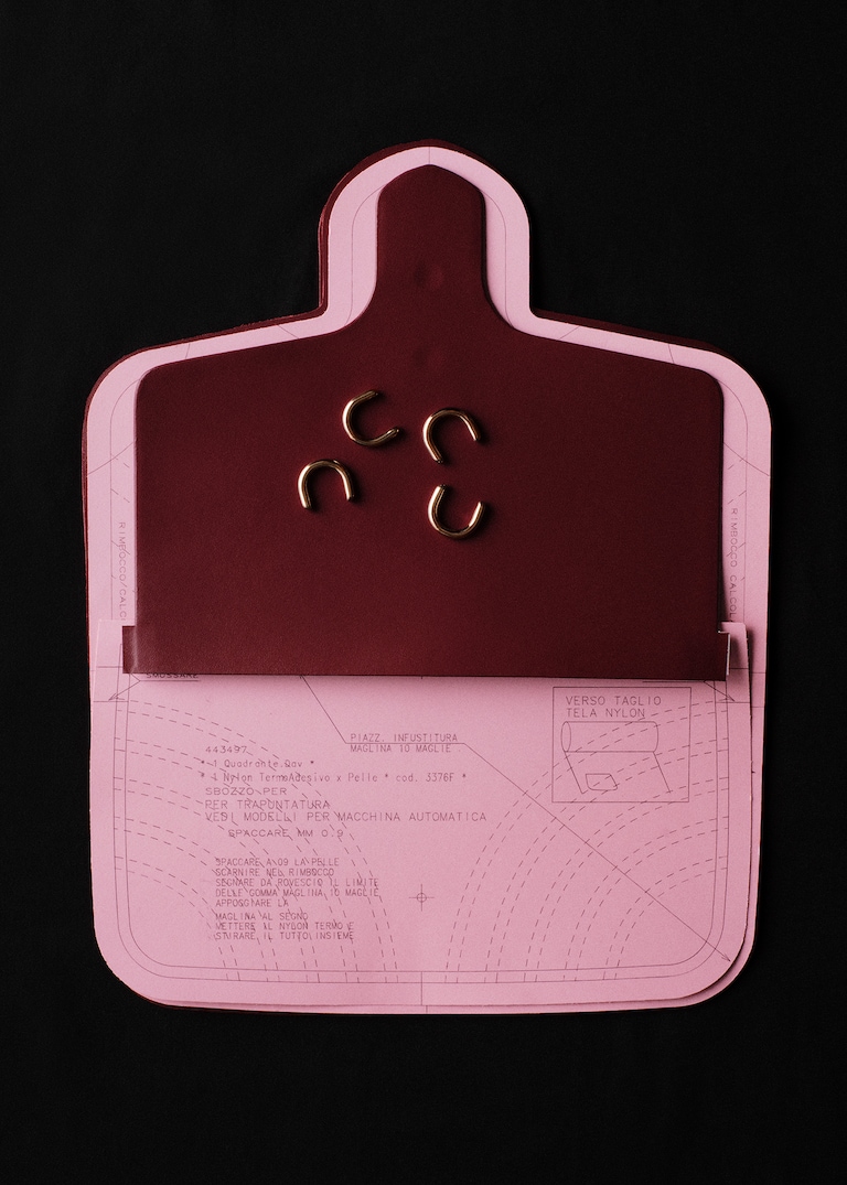 Revealing the artistry of the GG Marmont bag in Gucci Rosso Ancora.Crafting a Signature