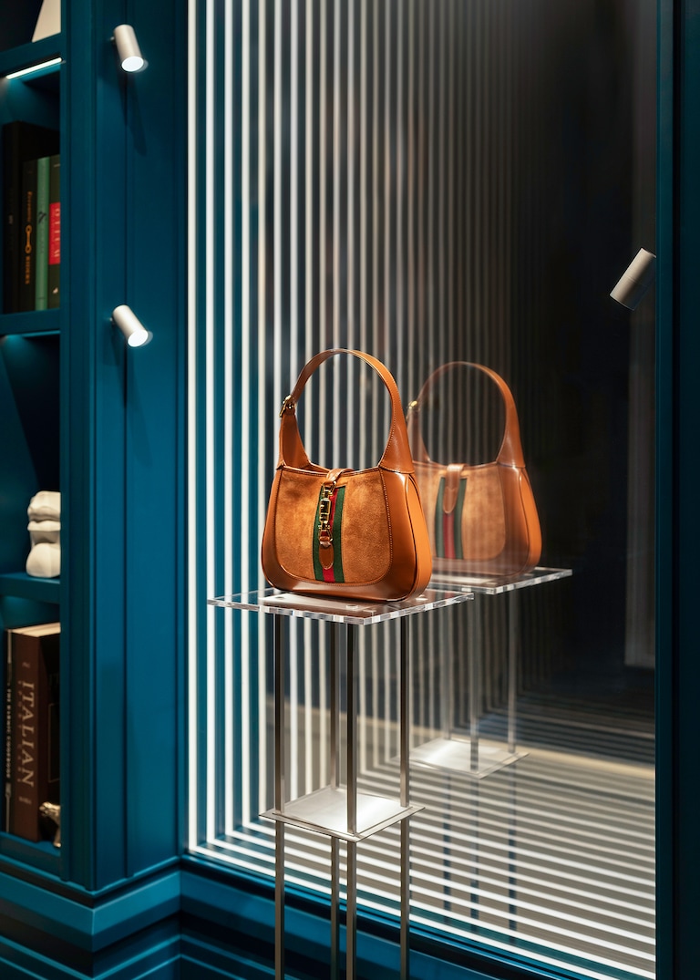 The new store windows concept, Endless Narratives, intertwines objects and ideas, creating infinite stories through a mirrored library.Unveiling Endless Narratives