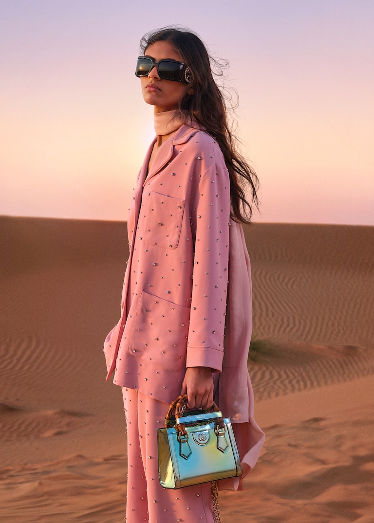 Set across a vibrant desert landscape, the House celebrates Ramadan with the Gucci Nojum campaign.Gucci Nojum