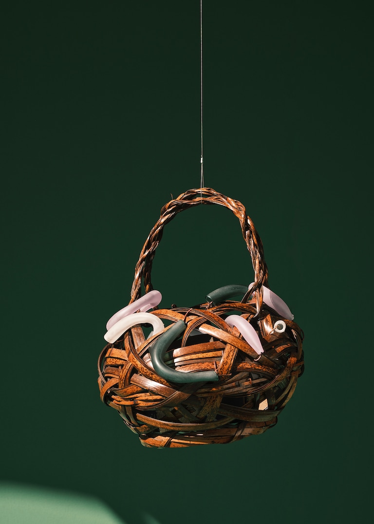 Gucci | Bamboo Encounters è la mostra che celebra l’eredità senza tempo del bambù attraverso i contributi unici di designer contemporanei.Gucci | Bamboo Encounters