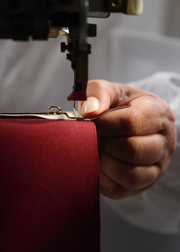 Une vidéo unique qui dévoile le savoir-faire derrière le sac à main GG Marmont.Gucci à l’œuvre : <br> GG Marmont
