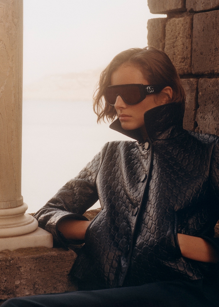 Sullo sfondo poetico del paesaggio italiano, la nuova Campagna Gucci Eyewear Autunno Inverno 2025 vede protagonista la Global Brand Ambassador Ni Ni.Riflessi di stagione