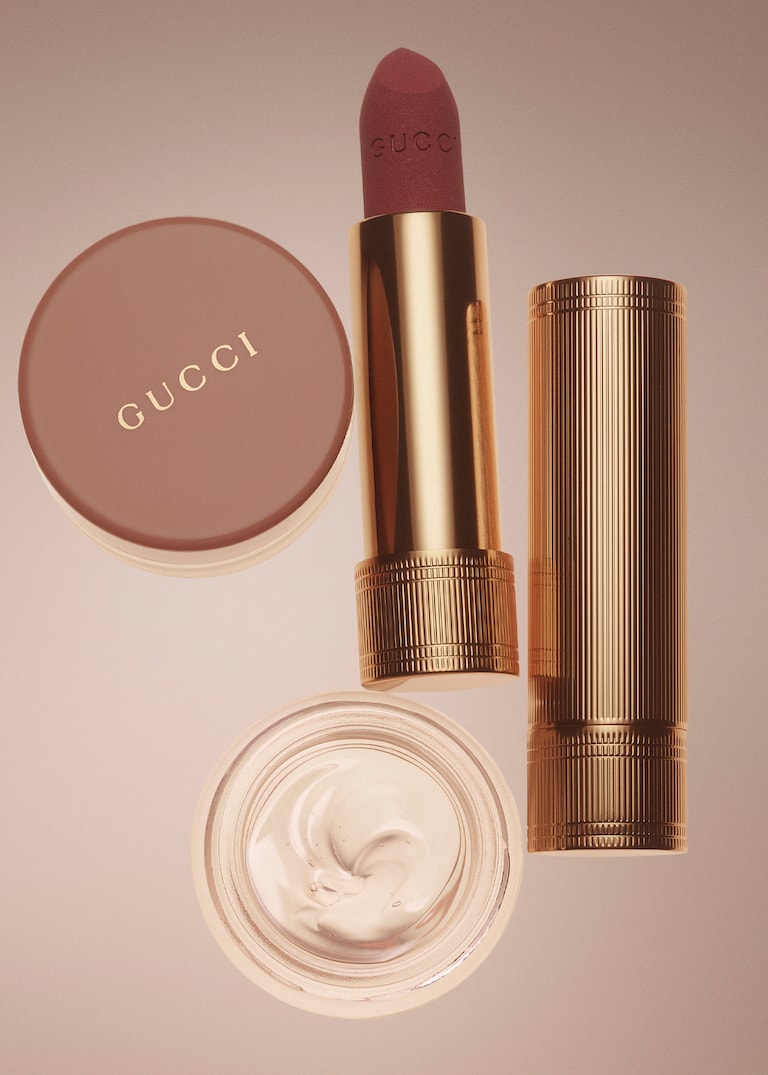 Ein Gefühl von müheloser Eleganz umgibt die Beauty-Aufnahmen aus der Gucci: La Famiglia Kampagne. Beauty-Porträts 