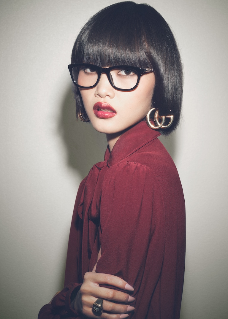 2026年春夏 グッチ アイウェア 広告キャンペーンでは、複数の登場人物を通して新コレクションが刻むリズムを描き出しています。 個性とアティチュード 