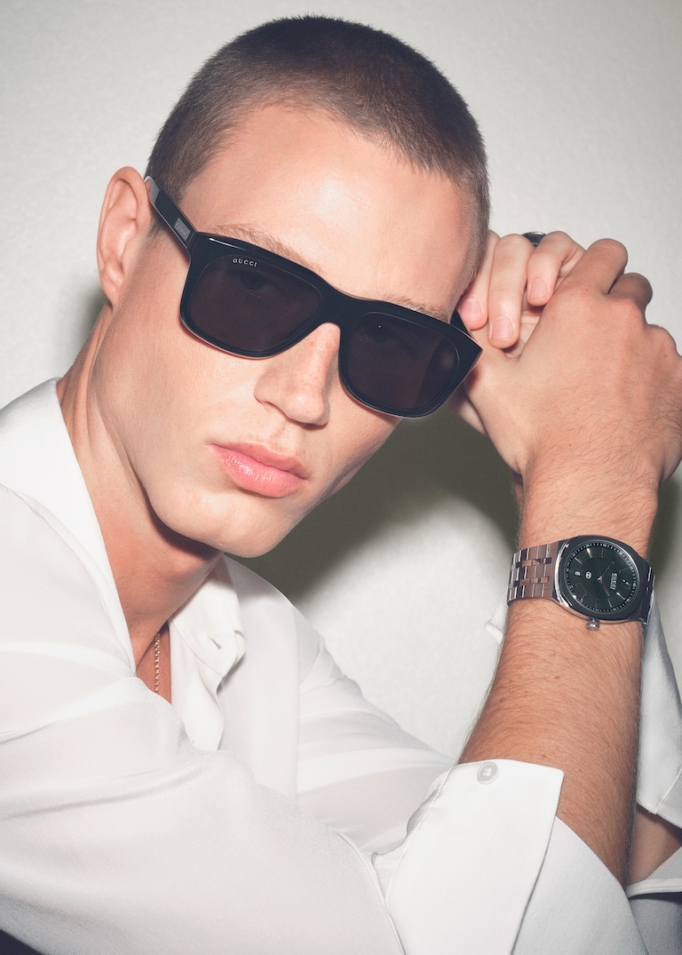 2026年春夏 グッチ アイウェア 広告キャンペーンでは、複数の登場人物を通して新コレクションが刻むリズムを描き出しています。 個性とアティチュード 