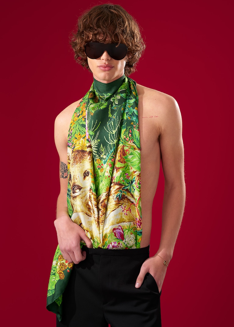 品牌全新项目焕新呈献十款典藏丝巾，颂扬Gucci传承的丝绸工艺。 丝巾之艺