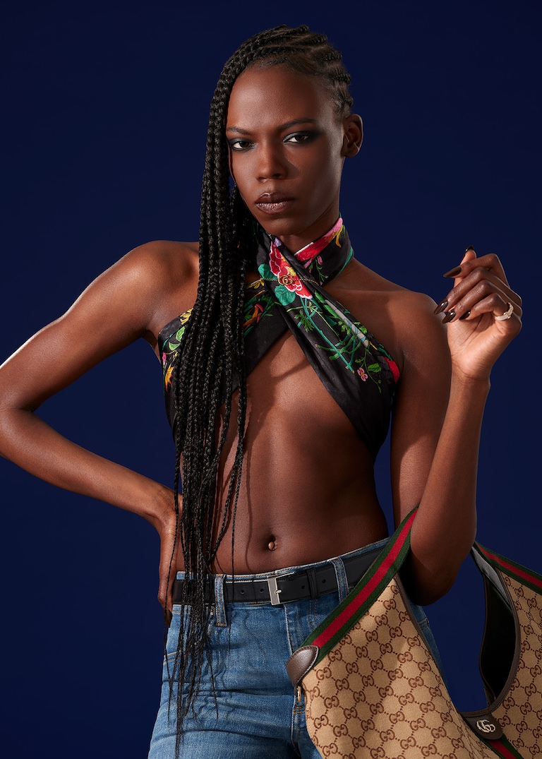 品牌全新项目焕新呈献十款典藏丝巾，颂扬Gucci传承的丝绸工艺。 丝巾之艺