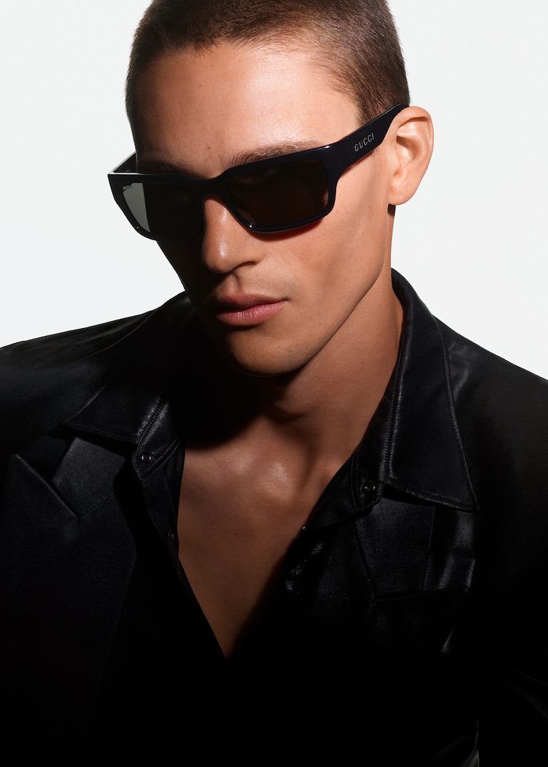 Die Sekunden verstreichen, während sich die Protagonisten in der neuen Gucci Eyewear Kampagne die Zeit vertreiben.Eine Geschichte ohne Handlung