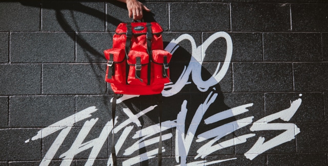 The House unveils its latest foray into the world of esports through a  collaboration with 100 Thieves. - Gucci Stories