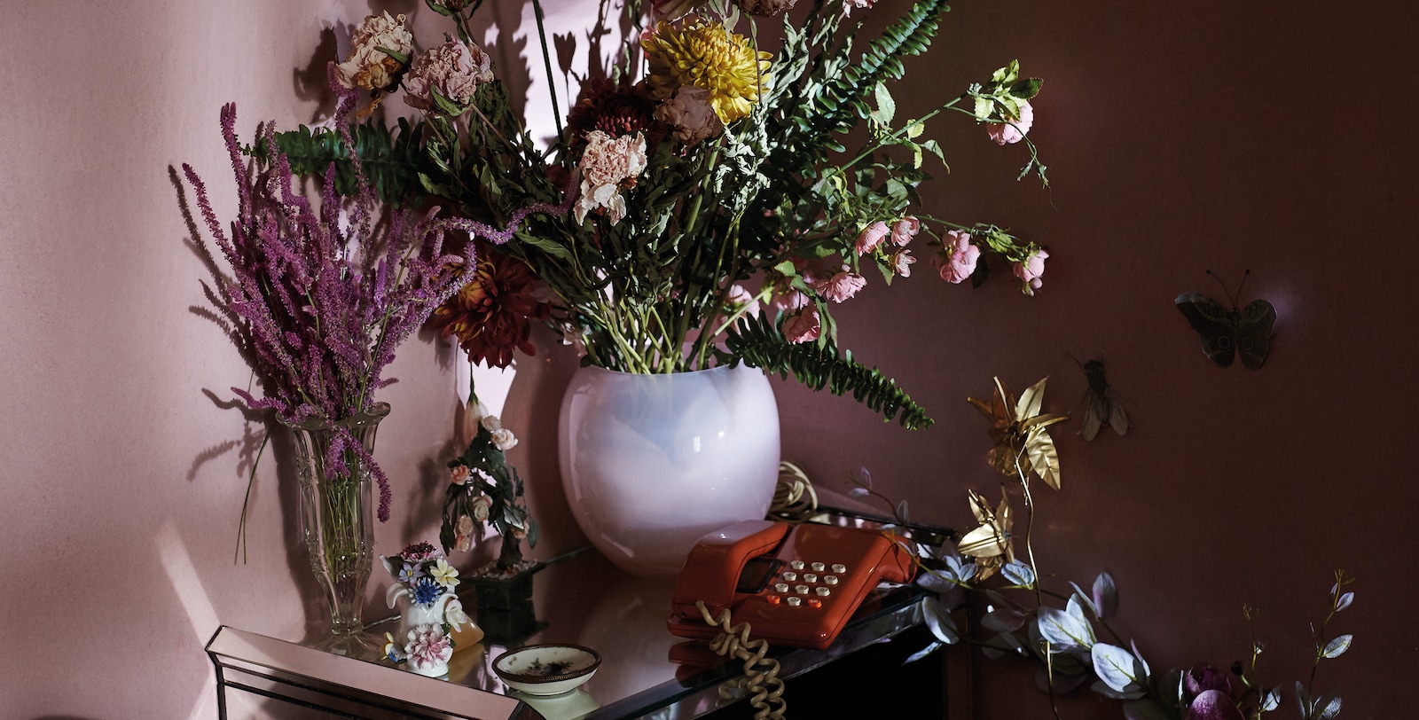 La nuova collezione makeup per la primavera. Colori in fiore