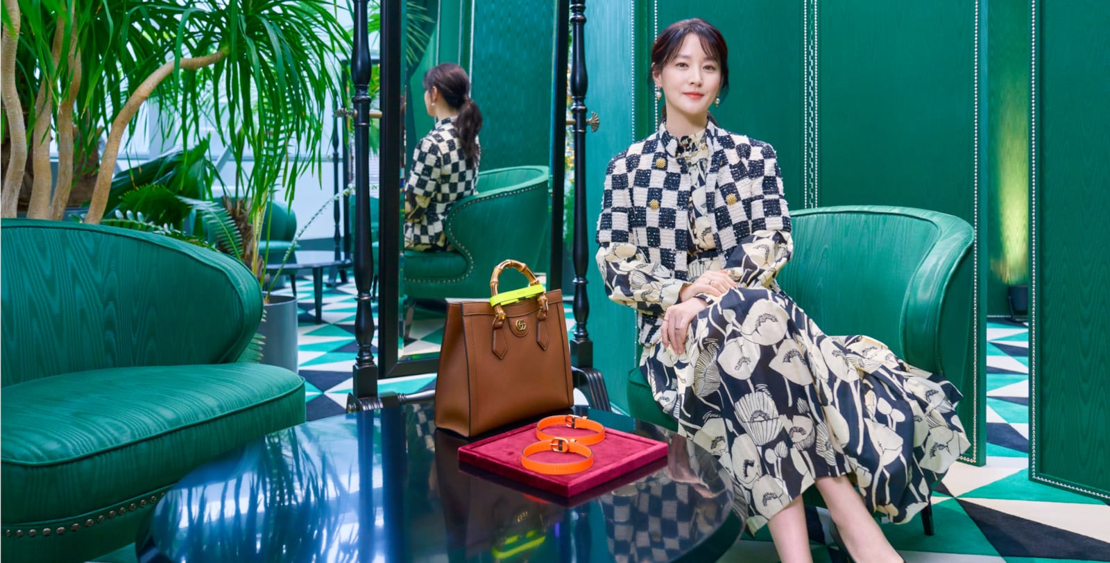 서울에서 열린 구찌 다이애나(Gucci Diana) 프리뷰에 구찌와 오랜 인연을 이어온 배우 이영애가 참석하여 자리를 빛냈습니다.이영애와 함께한 구찌 다이애나 프리뷰
