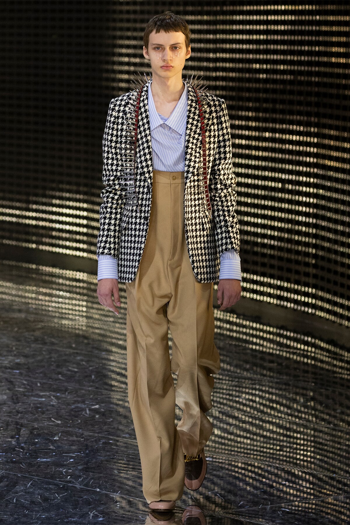 A gallery of Fall Winter 2019 runway looks. - Gucci Stories