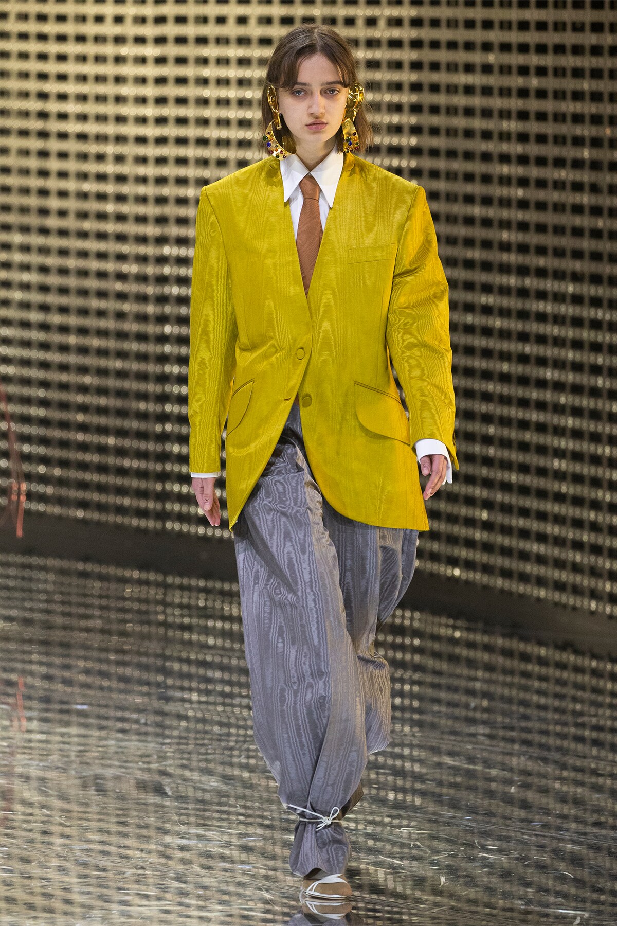 A gallery of Fall Winter 2019 runway looks. - Gucci Stories