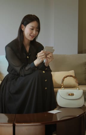 Discover what’s inside Mina Shin’s handbag, in the House's latest
