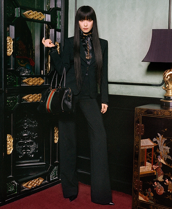 GUCCI ベージュハンガー 8本セット GUCCI ベージュハンガー 8本セット - メルカリ