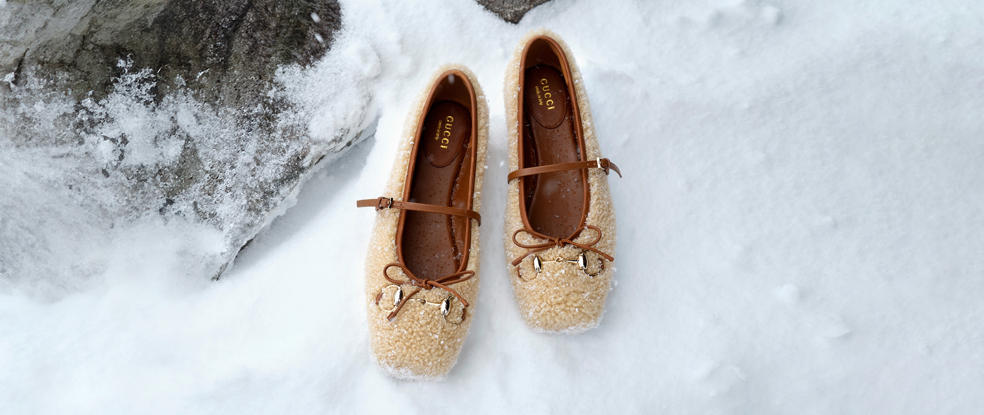 冬季鞋履品牌冬季女士鞋履系列甄选靴子、厚底运动鞋和乐福鞋，迎接寒冷冬日。