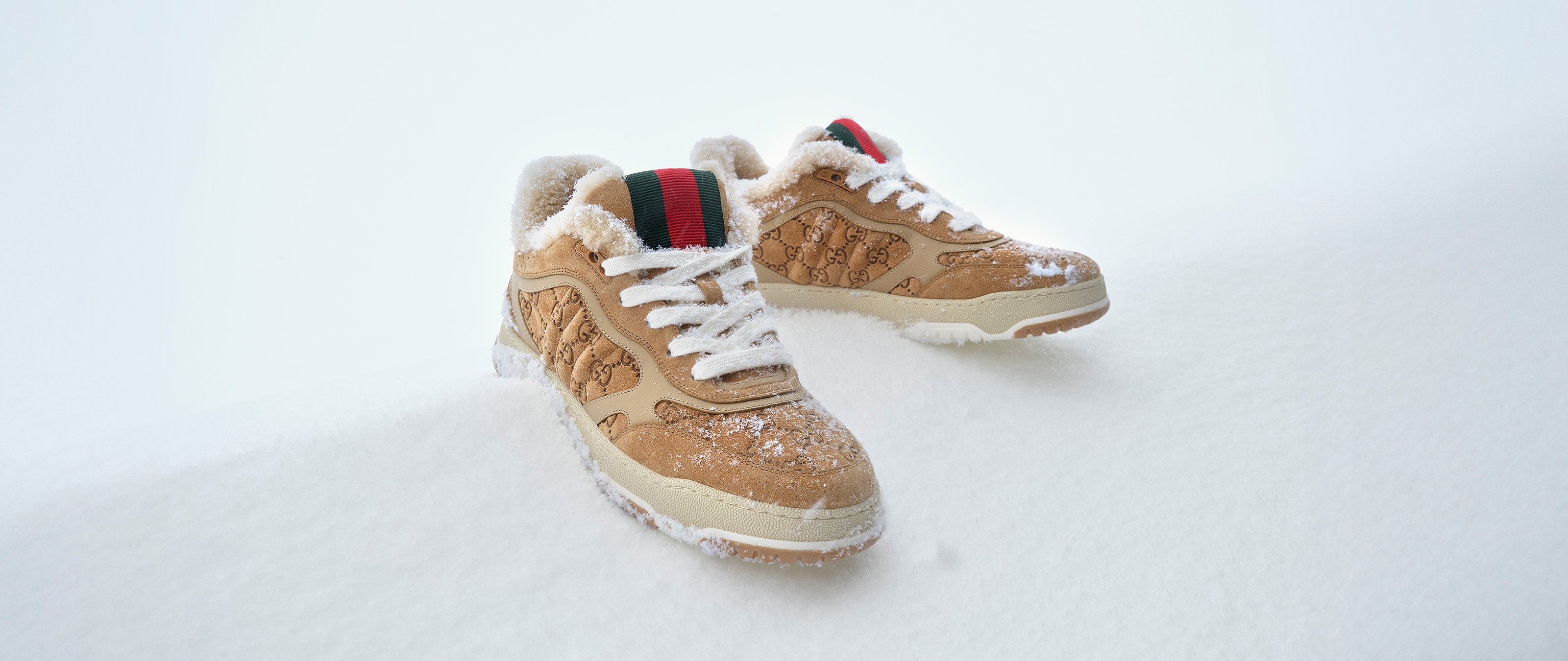 冬季鞋履品牌冬季男士鞋履系列甄选靴子、厚底运动鞋和乐福鞋，在寒冷冬日为您添一份温暖。