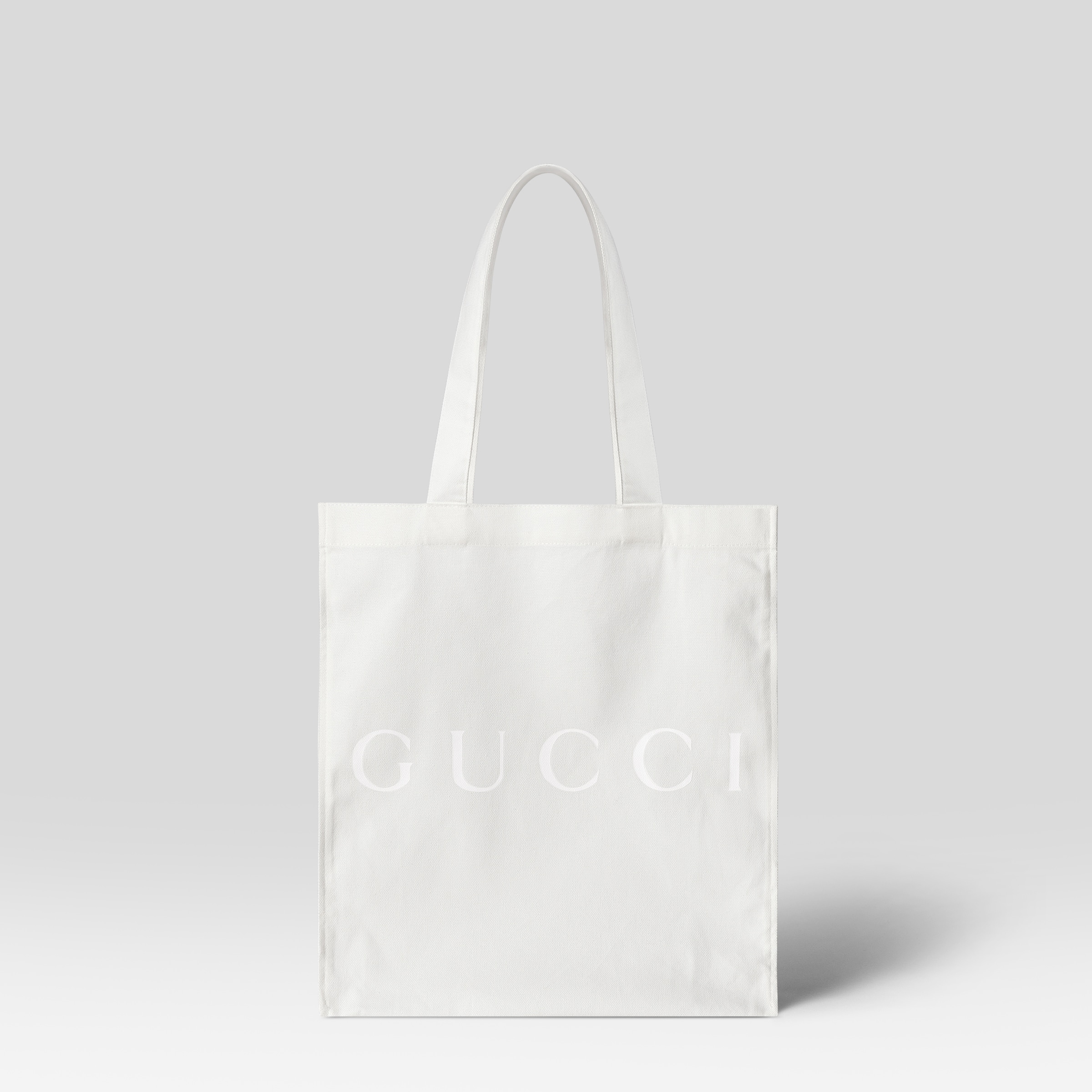 Gucci reusable online exclusive cotton canvas bag with Gucci logo in white.