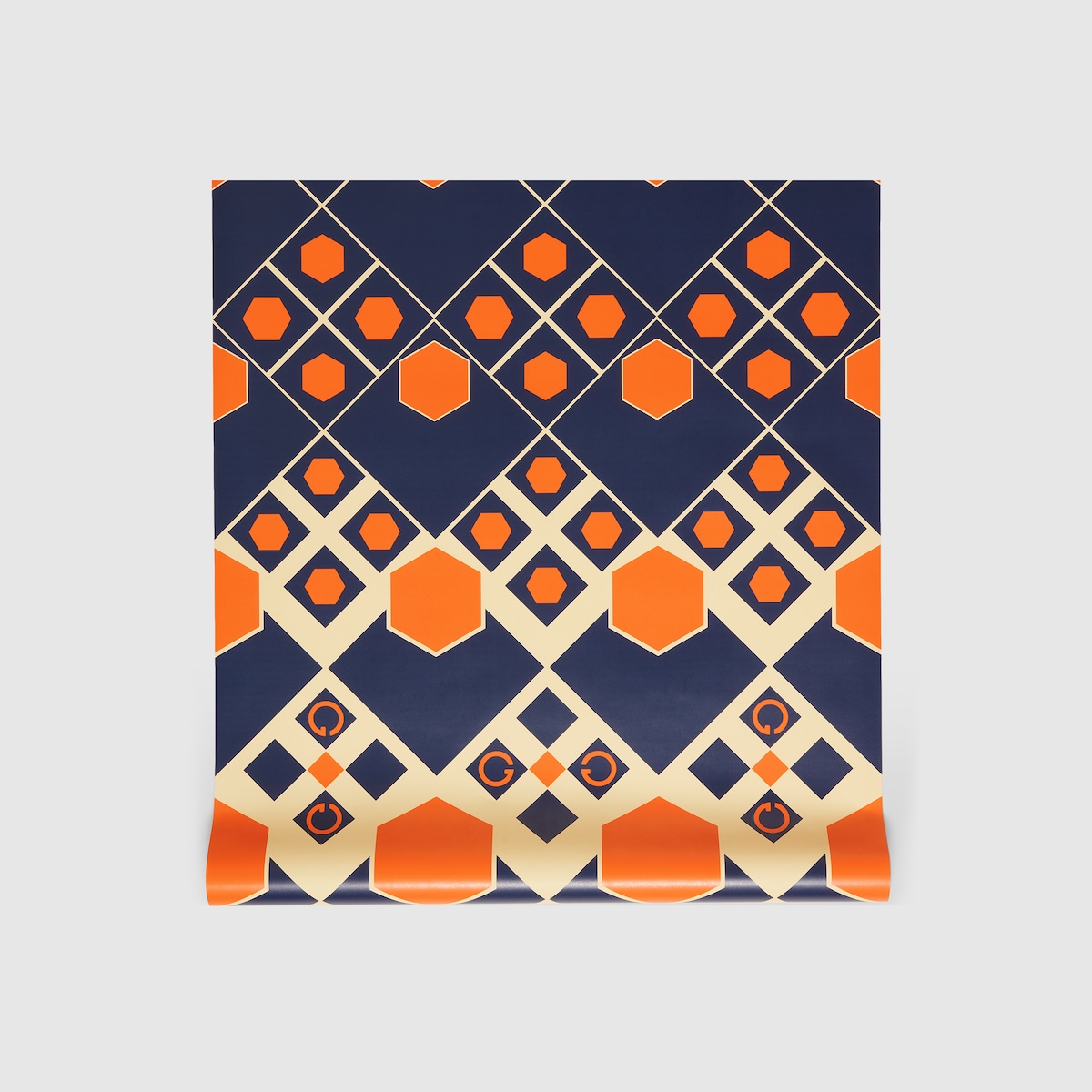 Tapete mit sechseckigem G Print in beige- und orangefarben | GUCCI® DE