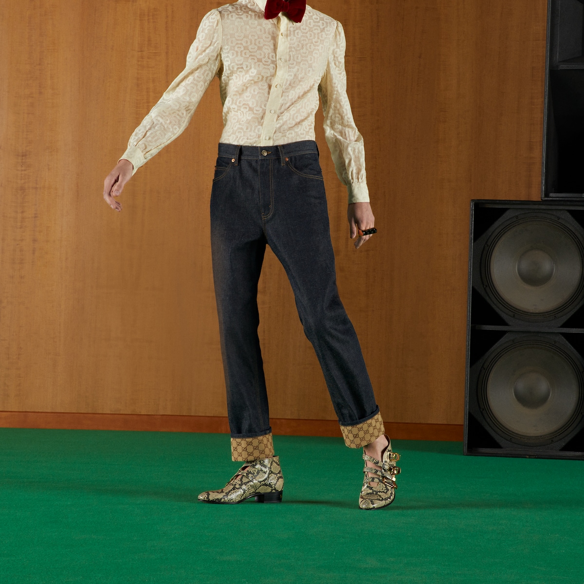 GUCCI デニム Denim pant with Gucci label in dark blue | GUCCI® US