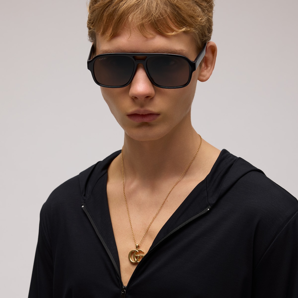 Navigator frame sunglasses in light ruthenium metal - thumbnail 5