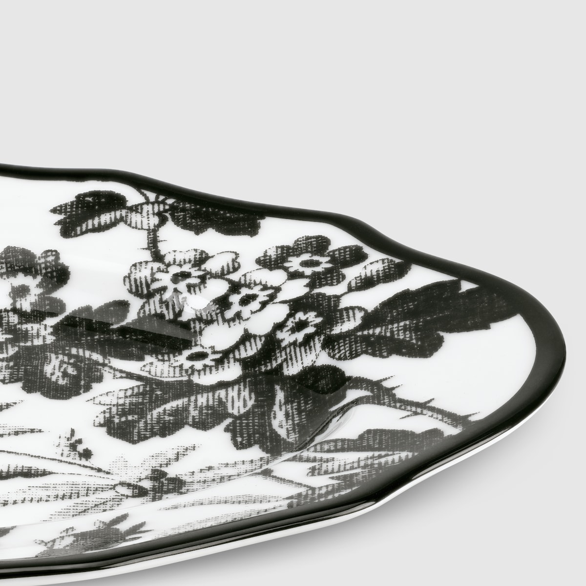 Herbarium hors d'oeuvre plate in black and white porcelain
