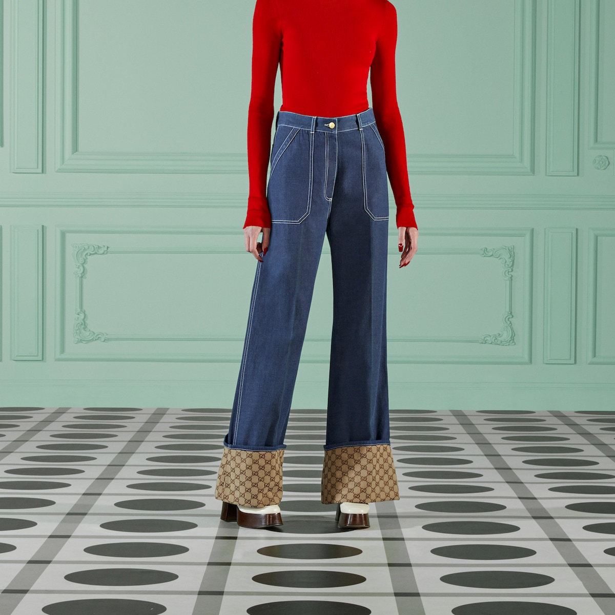 デニム・ジーパン GUCCI Women Denim Pants 786815XDCXM 4011 Navy Denim trouser with Gucci label in blue | GUCCI® SE