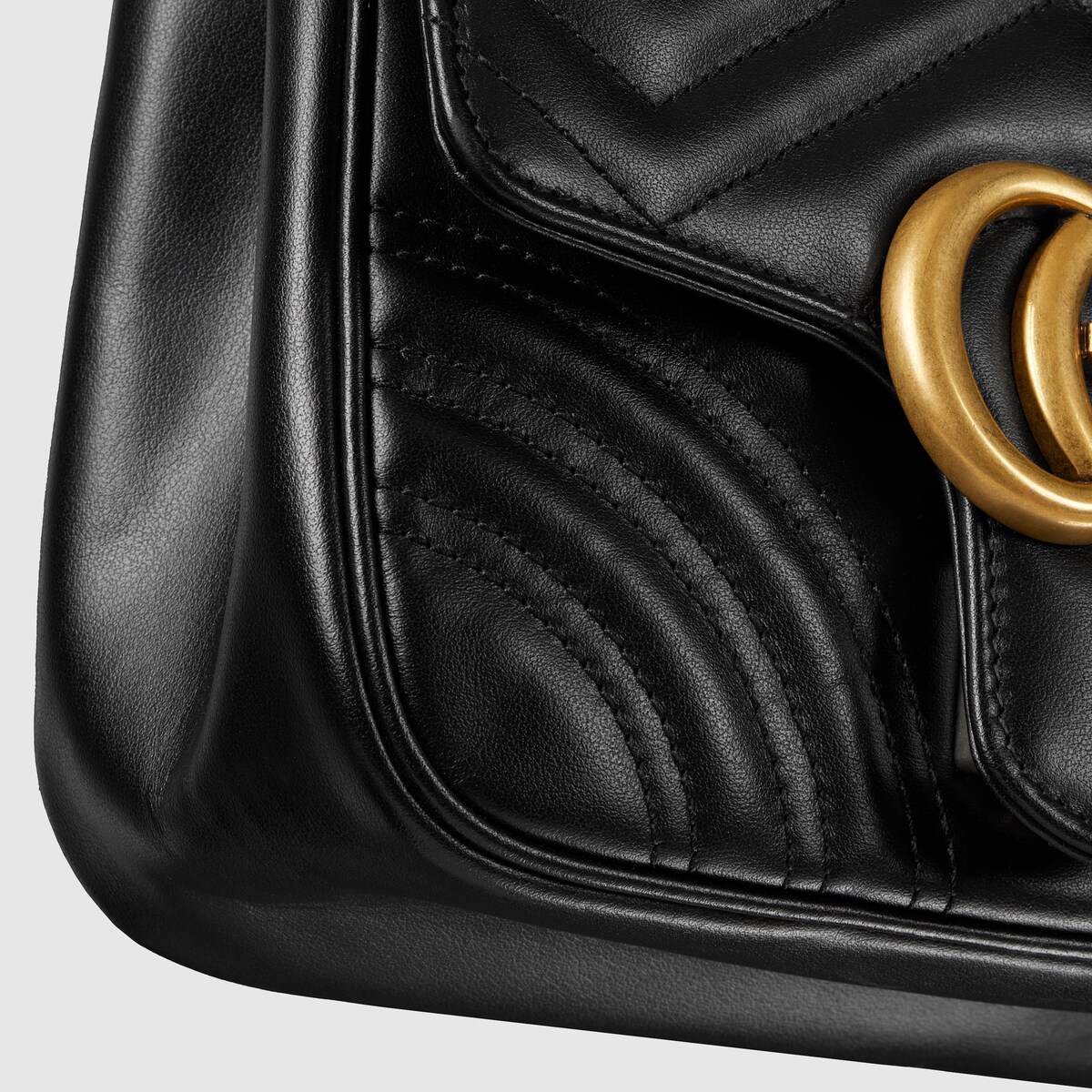 GG Marmont Mini-Shopper aus Matelassé-Leder in schwarzes Leder 